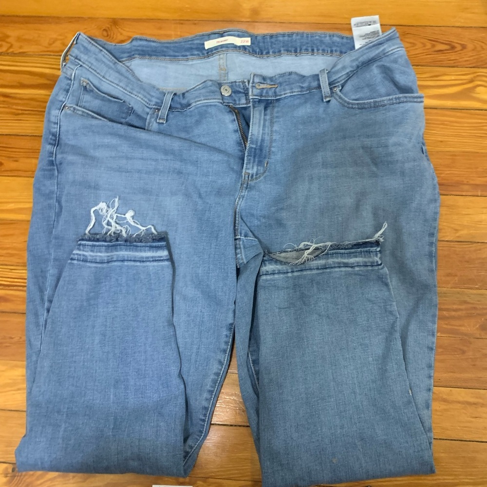 Levi’s 711 Skinny Jeans